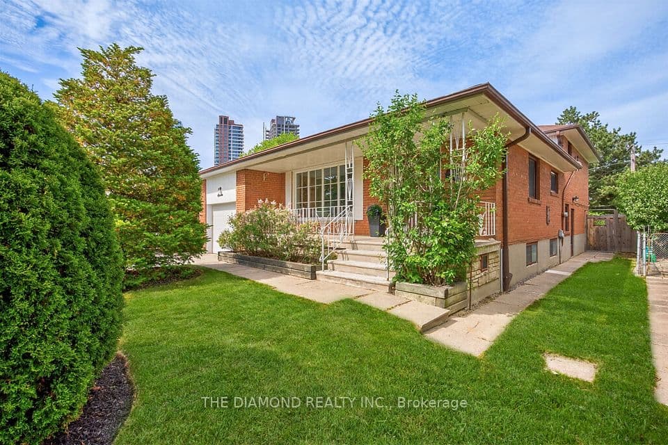 11 Swordbill Drive, Toronto, ON M9A 4V3 – main photo