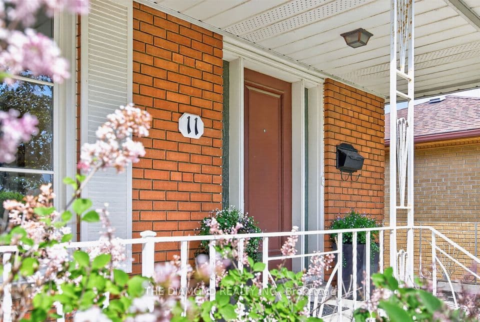 11 Swordbill Drive, Toronto, ON M9A 4V3 – photo 3