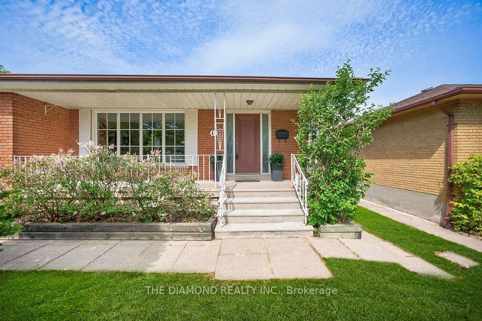 11 Swordbill Drive, Toronto, ON M9A 4V3 – photo 2
