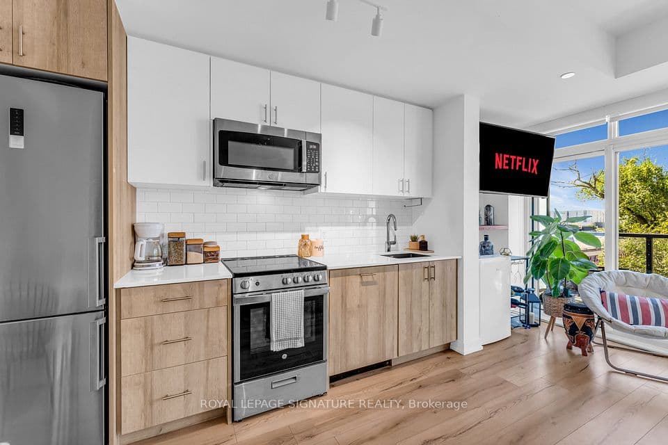 1195 The Queensway 317, Toronto, ON M8Z 1R6 – main photo