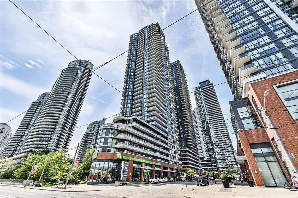 2212 Lake Shore Boulevard W 2001, Toronto, ON M8V 0C2 – main photo