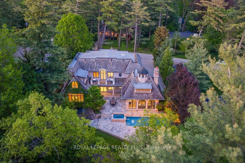 1476 Carmen Drive, Mississauga, ON L5G 3Z1 – main photo