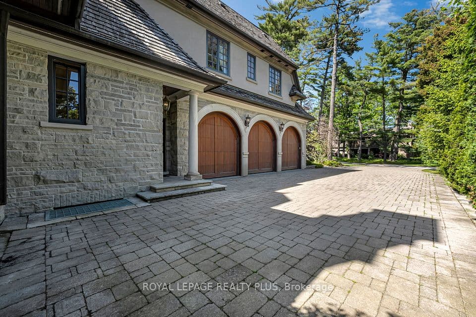 1476 Carmen Drive, Mississauga, ON L5G 3Z1 – photo 3