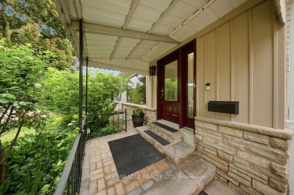 1612 Wavell Crescent, Mississauga, ON L4X 1X1 – photo 3