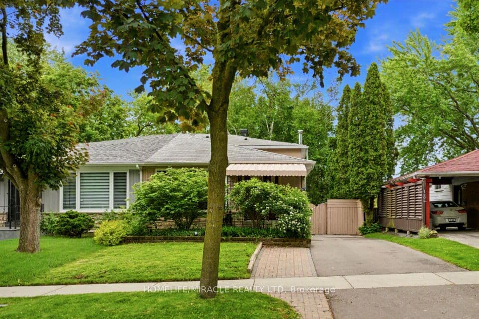1612 Wavell Crescent, Mississauga, ON L4X 1X1 – photo 2