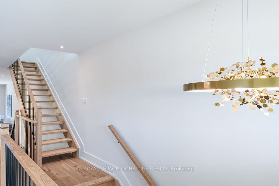 62 Ash Crescent, Toronto, ON M8W 1E6 – photo 2
