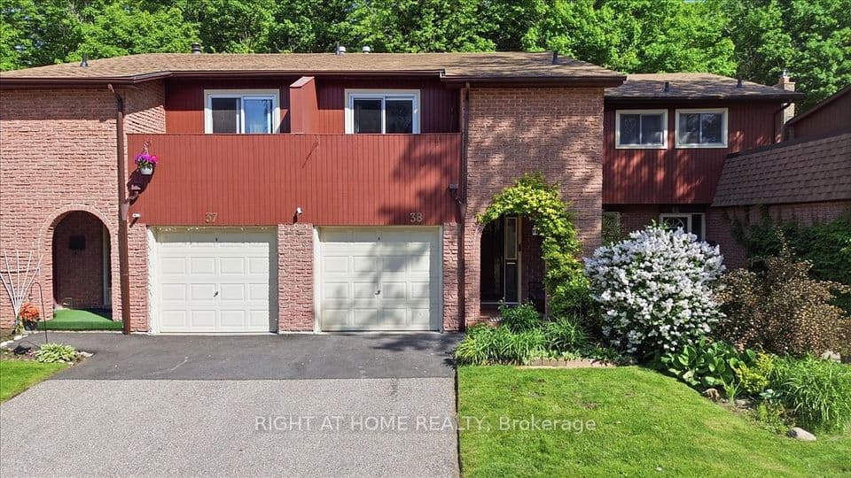 2301 Cavendish Drive 38, Burlington, ON L7P 3M3 – main photo