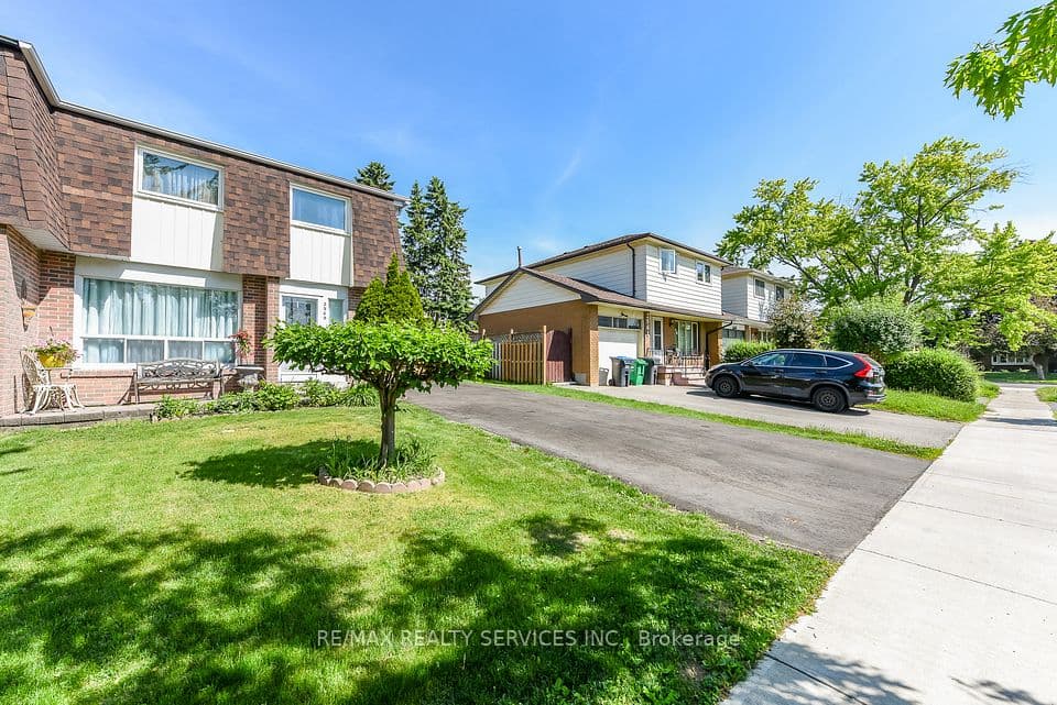2569 Lundene Road, Mississauga, ON L5J 3Y9 – photo 2