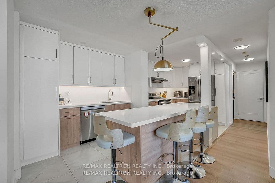 4185 Shipp Drive 1713, Mississauga, ON L4Z 2Y8 – main photo