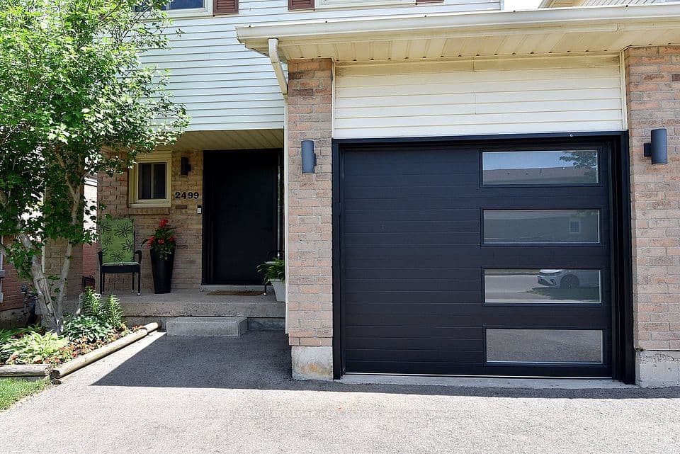 2499 Whittaker Drive, Burlington, ON L7P 4P9 – photo 3