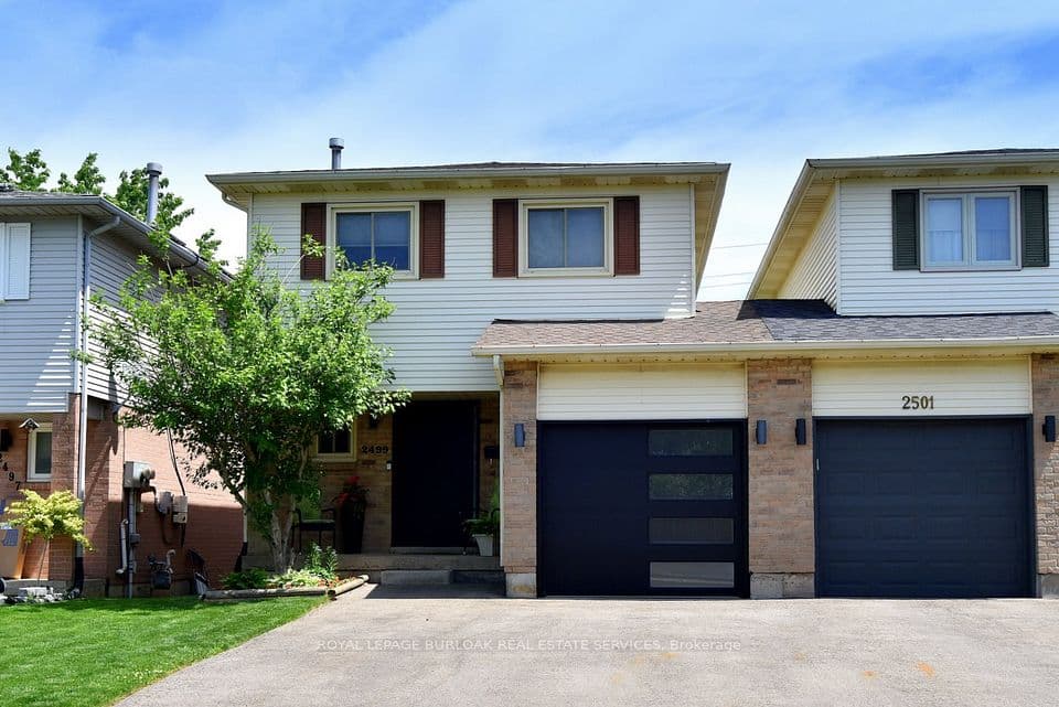 2499 Whittaker Drive, Burlington, ON L7P 4P9 – main photo
