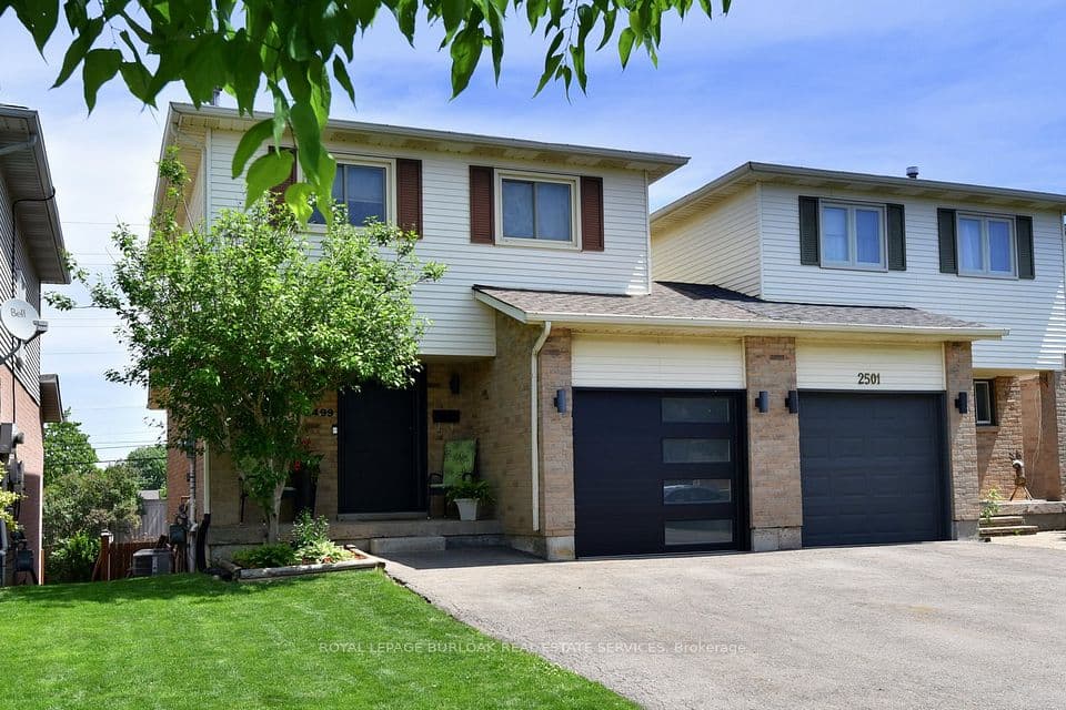 2499 Whittaker Drive, Burlington, ON L7P 4P9 – photo 2