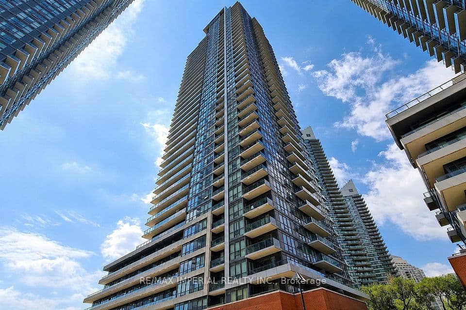 2212 Lake Shore Boulevard W 3001, Toronto, ON M8V 0C2 – main photo
