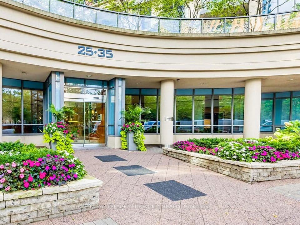 35 Viking Lane 2040, Toronto, ON M9B 0A2 – photo 2