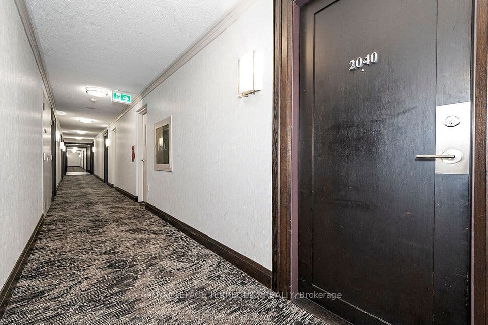 35 Viking Lane 2040, Toronto, ON M9B 0A2 – photo 3