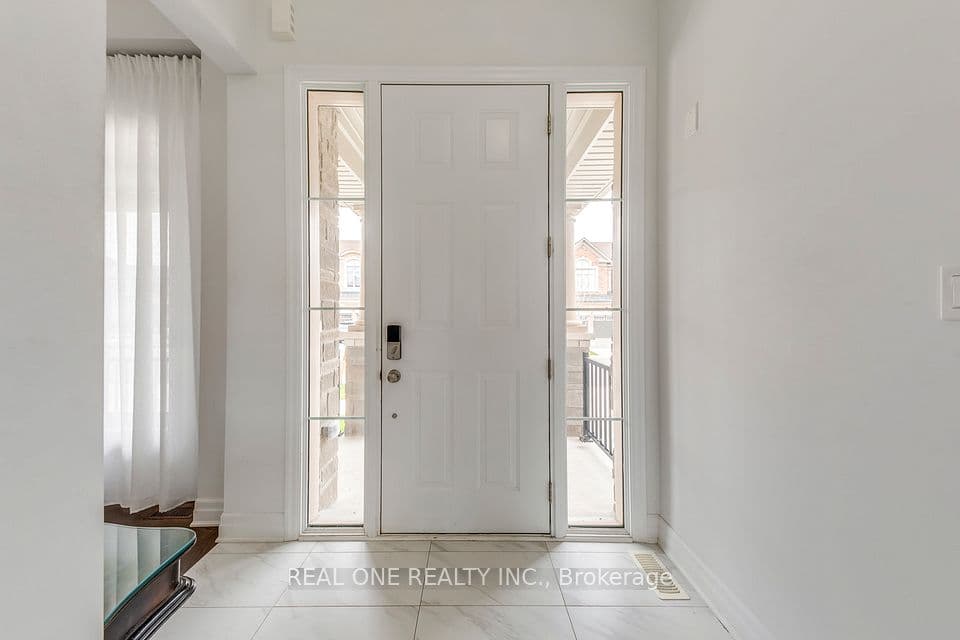 1079 John Laird Circle, Oakville, ON L6H 3R5 – photo 3