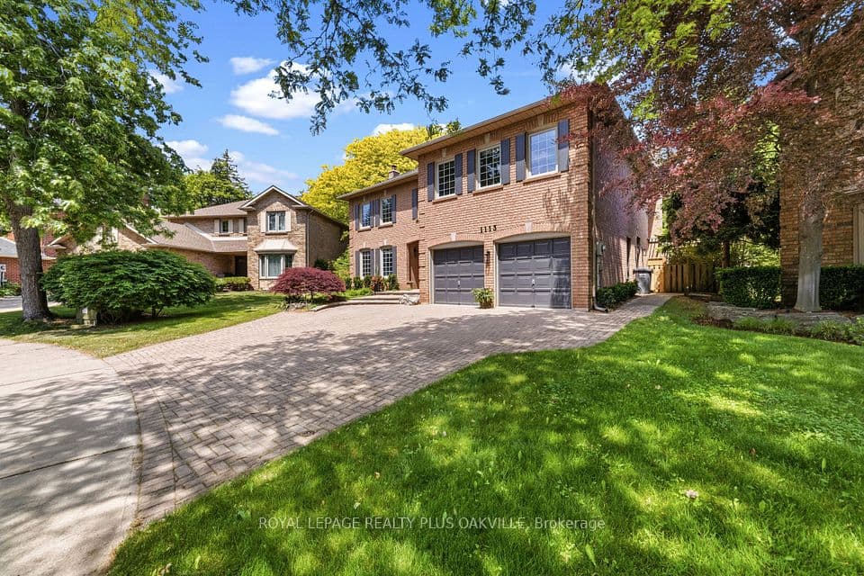 1113 Valleywood Court, Oakville, ON L6M 2C4 – photo 2