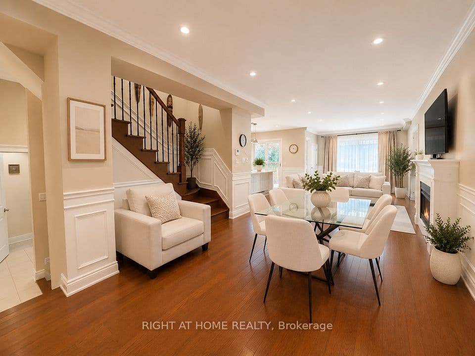 1049 Greaves Avenue, Mississauga, ON L5E 1W4 – photo 3