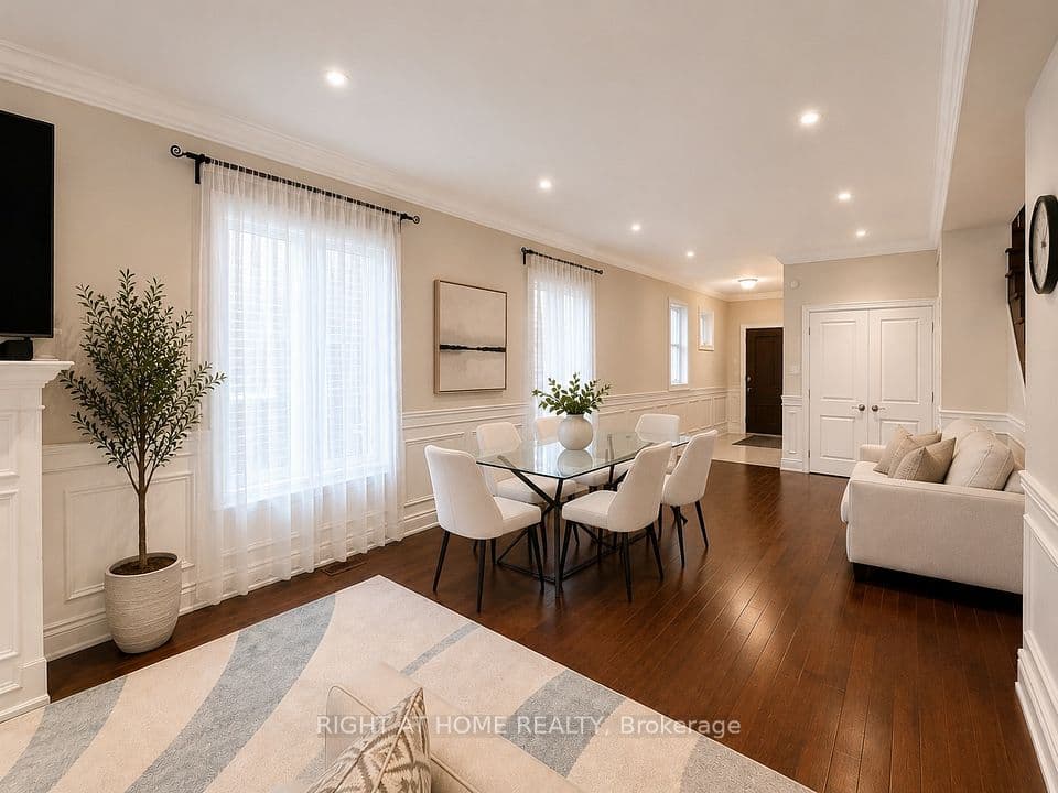 1049 Greaves Avenue, Mississauga, ON L5E 1W4 – photo 2