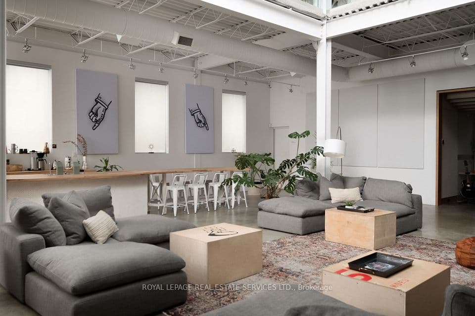 1 Roof Garden Lane, Toronto, ON M6H 1R2 – photo 2