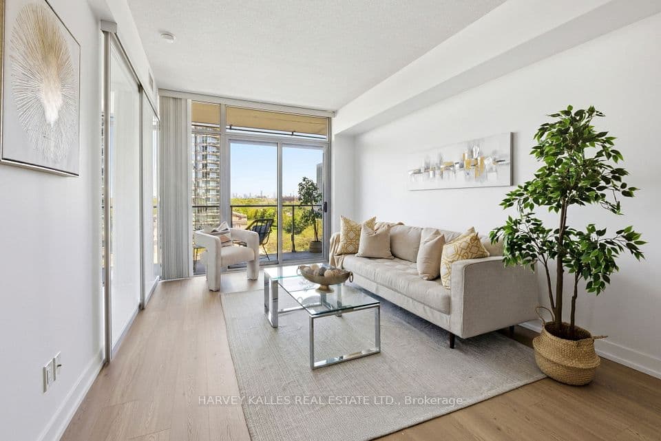 103 The Queensway 701, Toronto, ON M6S 5B3 – main photo