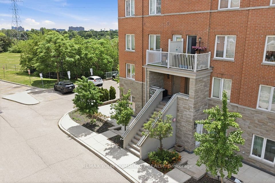 35 Richgrove Drive 204, Toronto, ON M9R 0A3 – photo 2