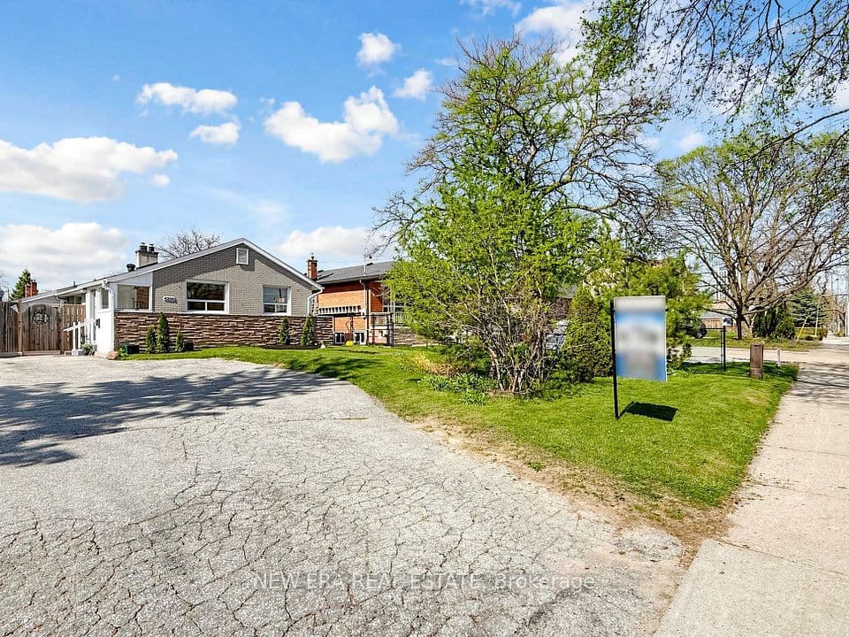 4246 Bloor Street W, Toronto, ON M9C 1Z7 – main photo