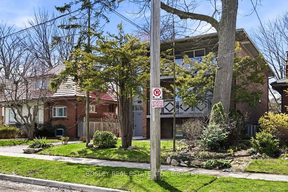24 Oakwood Avenue N, Mississauga, ON L5G 3L7 – photo 3