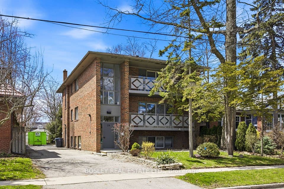 24 Oakwood Avenue N, Mississauga, ON L5G 3L7 – main photo
