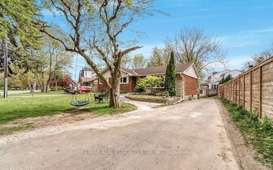 314 Strathcona Drive, Burlington, ON L7L 2E1 – photo 2