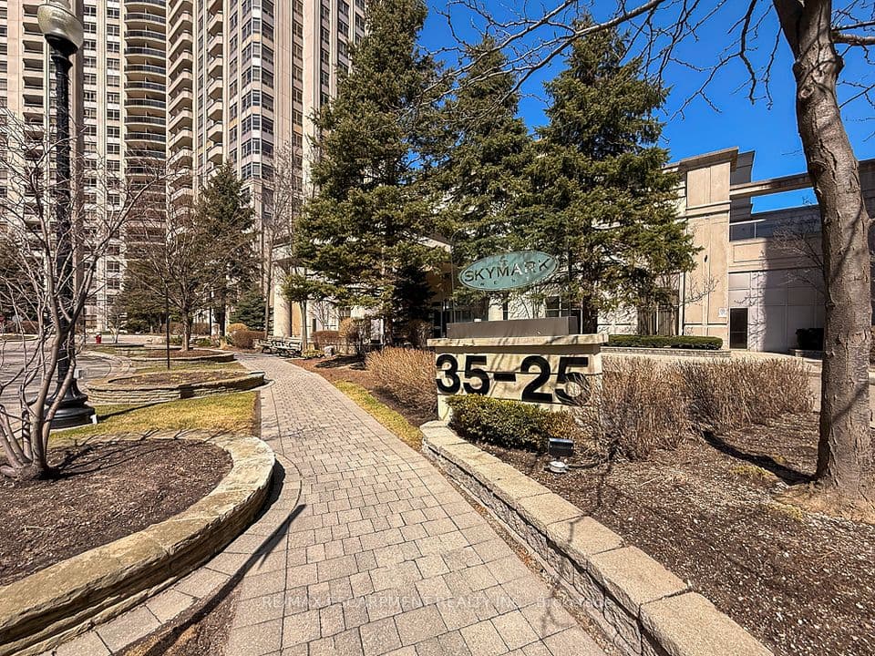 35 Kingsbridge Garden Circle 2706, Mississauga, ON L5R 3Z3 – photo 2
