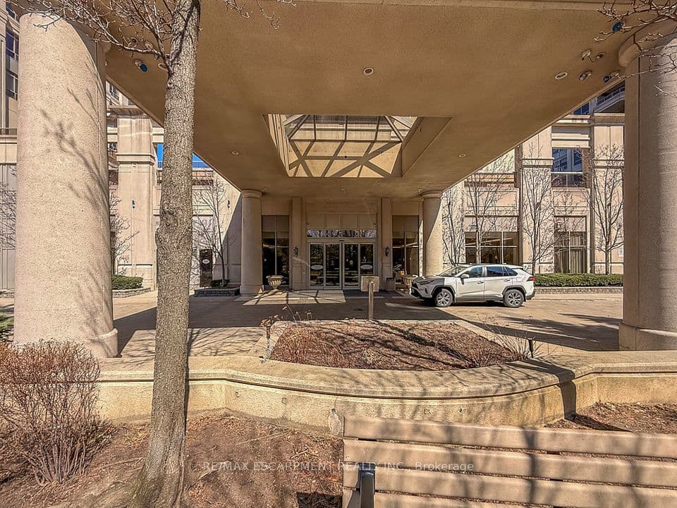 35 Kingsbridge Garden Circle 2706, Mississauga, ON L5R 3Z3 – photo 3
