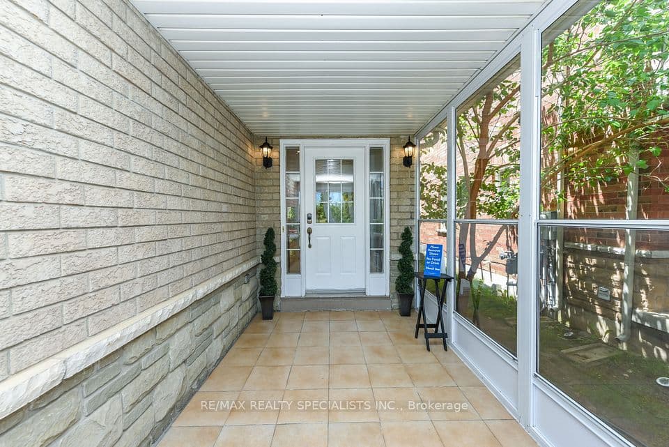 5624 Freshwater Drive, Mississauga, ON L5M 7N1 – photo 3