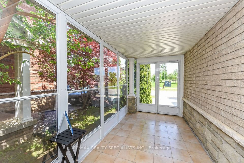 5624 Freshwater Drive, Mississauga, ON L5M 7N1 – photo 2