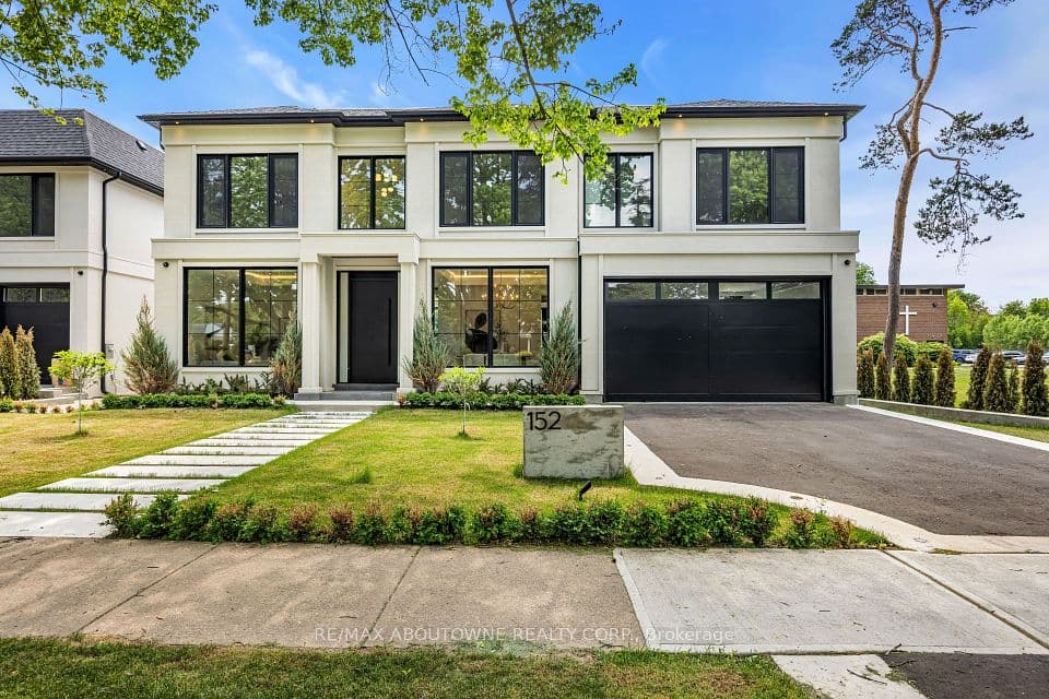 152 Third Line, Oakville, ON L6L 3Z8 – main photo