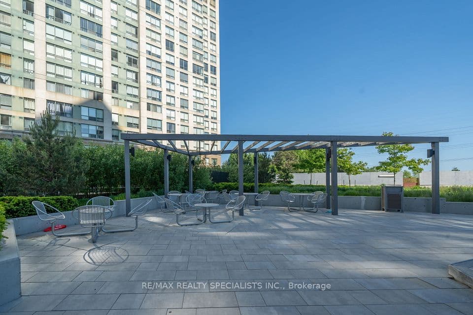 30 Samuel Wood Way 303, Toronto, ON M9B 0C9 – photo 3