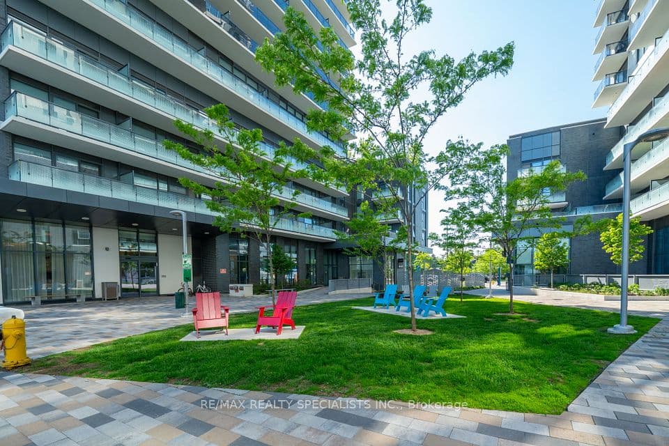 30 Samuel Wood Way 303, Toronto, ON M9B 0C9 – photo 2