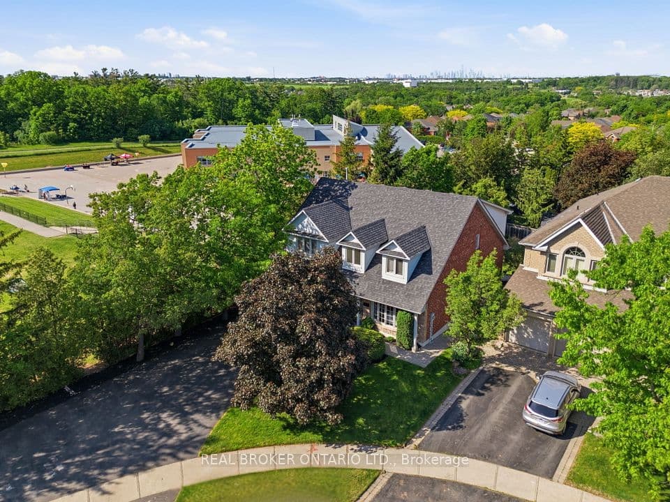 2205 Shaftesbury Court, Oakville, ON L6H 6C6 – main photo