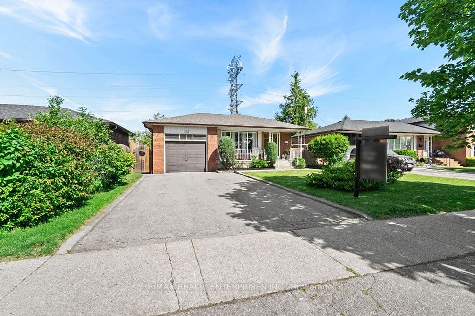 1083 Melton Drive, Mississauga, ON L4Y 1L3 – main photo