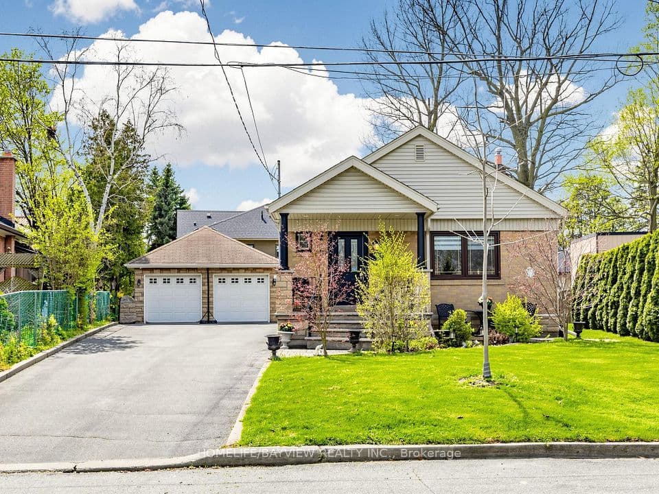 10 Woolton Crescent, Toronto, ON M6M 4K9 – main photo