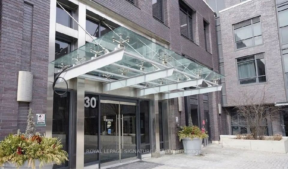 30 Gibbs Road 104, Toronto, ON M9B 0E4 – main photo