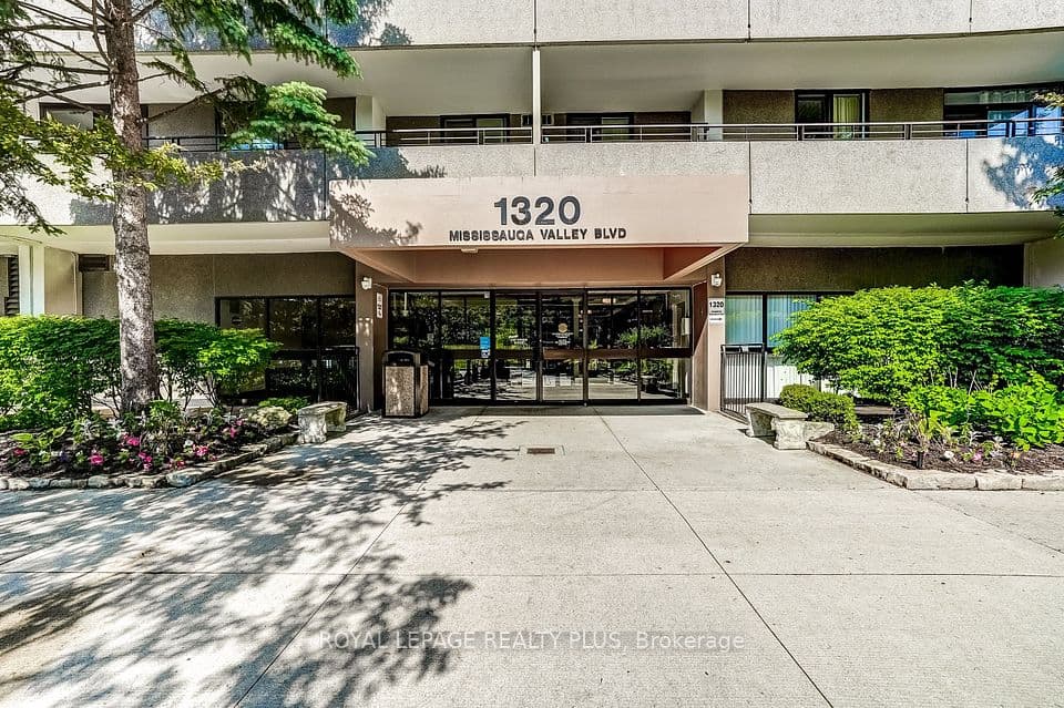 1320 Mississauga Valley Boulevard 906, Mississauga, ON L5A 3S9 – photo 3