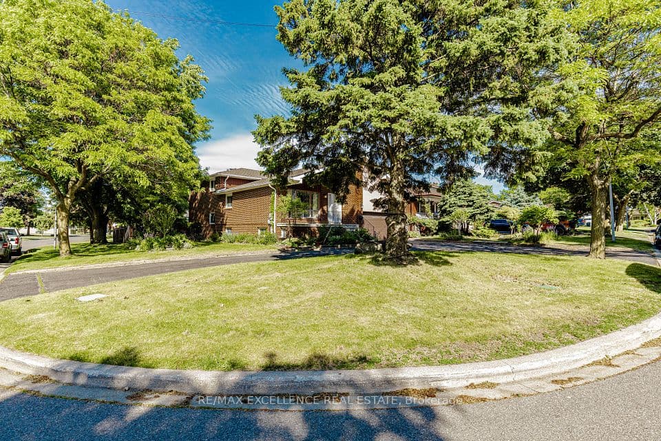 15 Maidstone Crescent, Brampton, ON L6S 2Z4 – photo 2