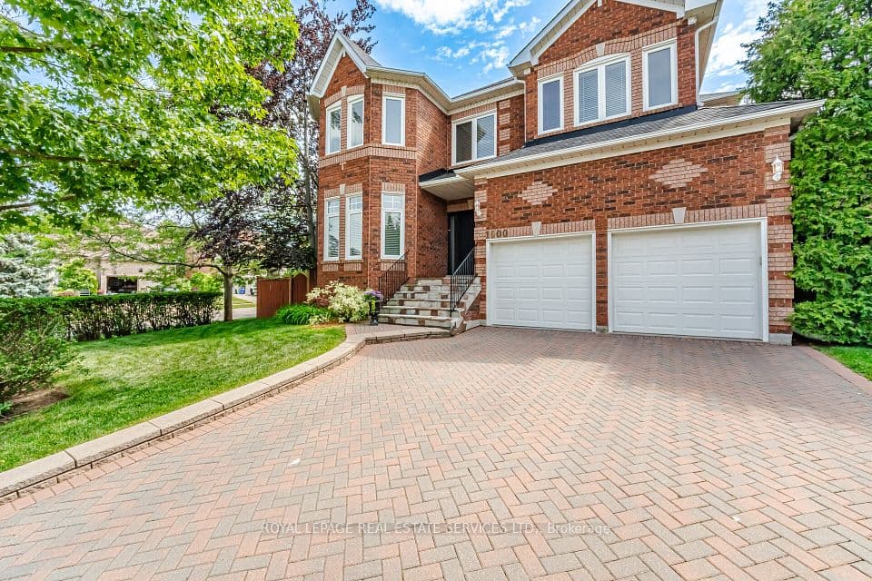 1600 Glenvista Drive, Oakville, ON L6H 6E9 – main photo