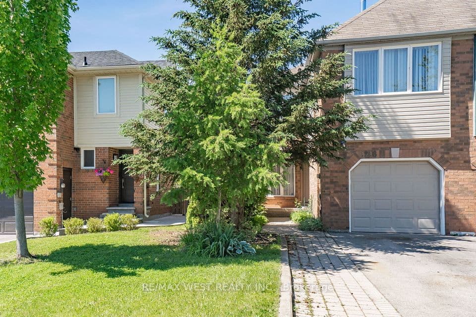 1216 Leewood Drive, Oakville, ON L6M 3B3 – photo 2