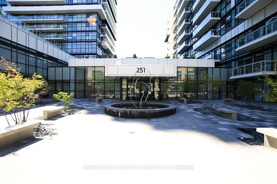 251 Manitoba Street 519, Toronto, ON M8Y 0C7 – main photo