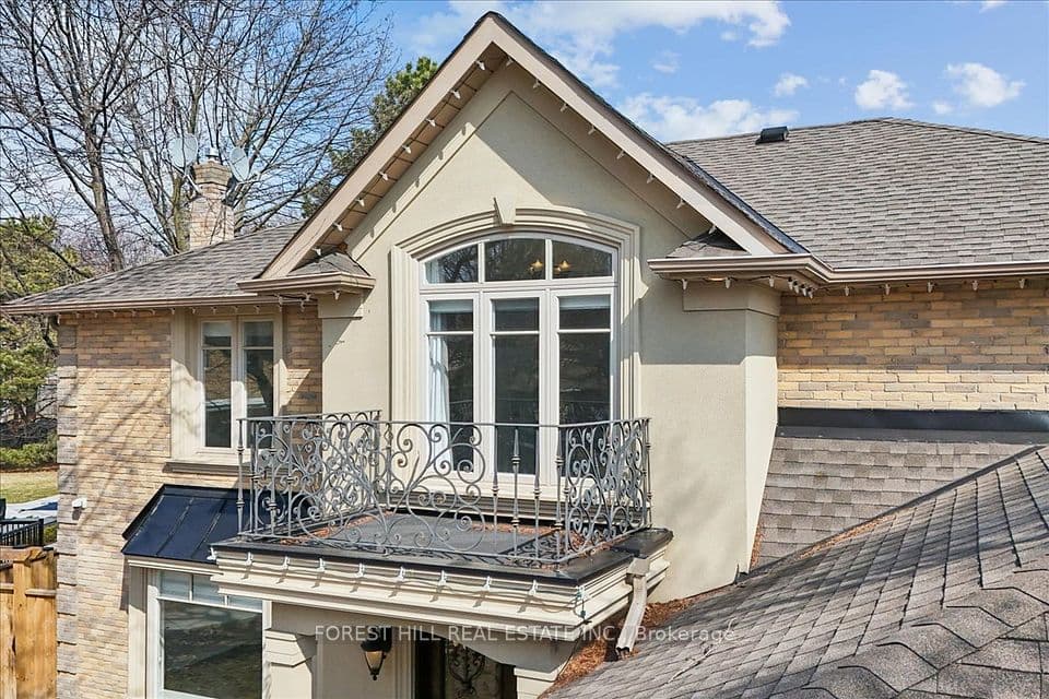 2579 Kenna Court, Mississauga, ON L5K 2K4 – photo 2