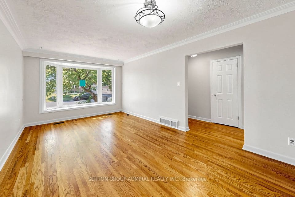 34 Paragon Road, Toronto, ON M9R 1J8 – photo 3
