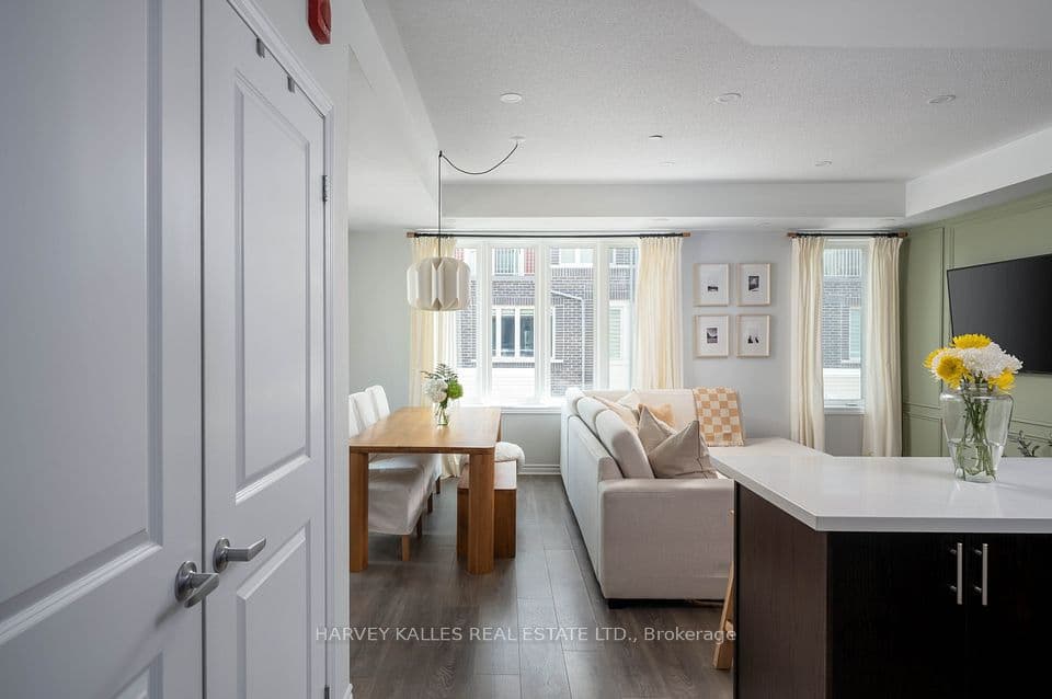 85 Eastwood Park Gardens 35, Toronto, ON M8W 0B2 – photo 3