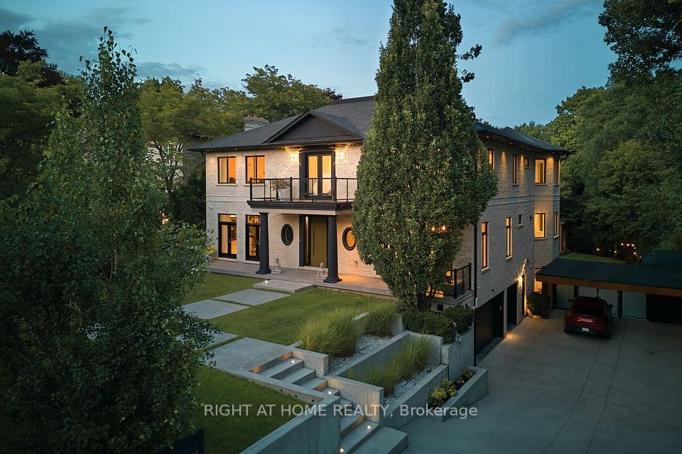 1305 Royal York Road, Toronto, ON M9A 5E6 – main photo